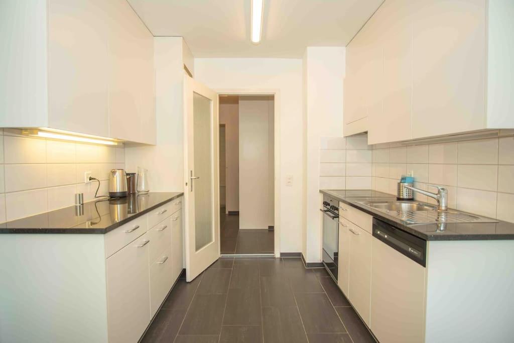Modern 3-bedroom In Centre * Basilea